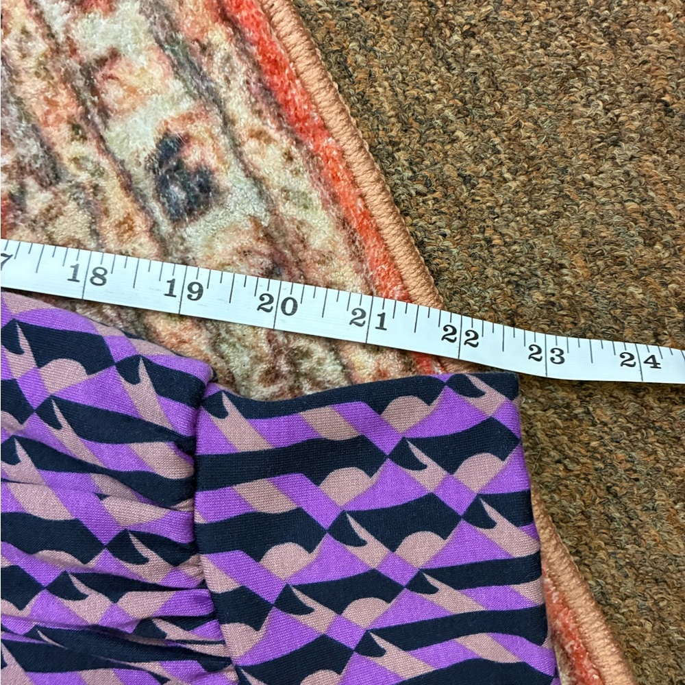 Liz Claiborne Purple, Black & Tan Geometric V-Neck Top - Picture 5 of 7